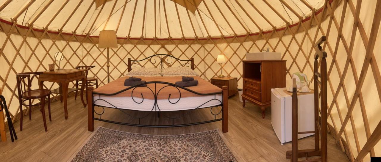 Oeko Kemping Es Glamping Tiszadada Exterior foto